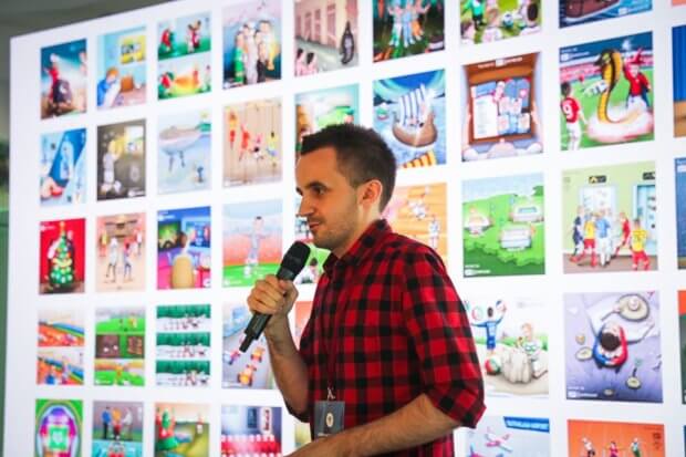 Tomasz Brusik podczas wystąpienia w 2019 roku na Social Media Week w Warszawie